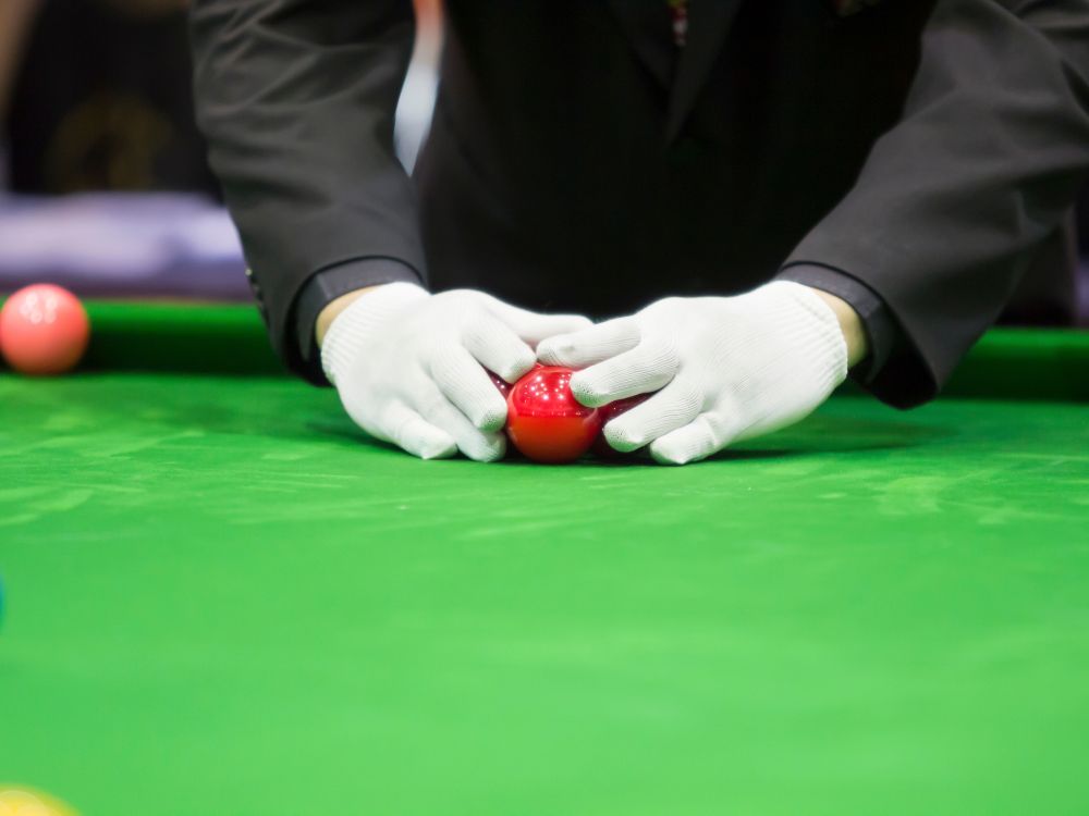 Can Snooker Players Wear Gloves?